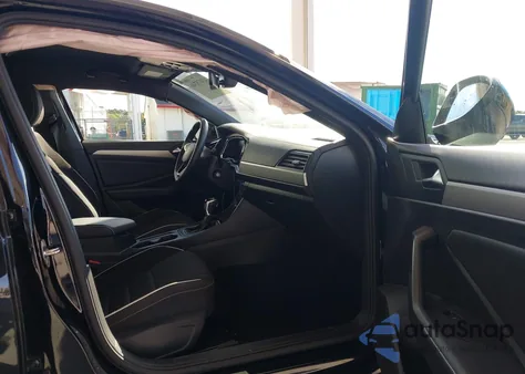 2024 Volkswagen Jetta 1.5T Sport from USA, damaged, VIN 3VWBM7BU9RM039313